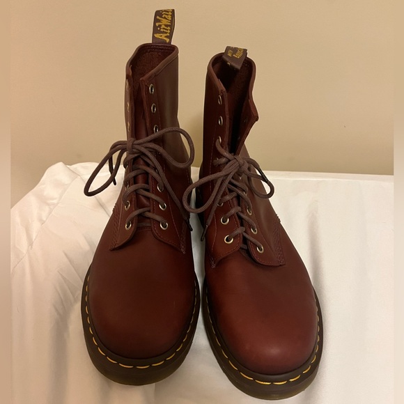 ♥️ Dr. Marten’s 1460 Boots - Picture 2 of 9